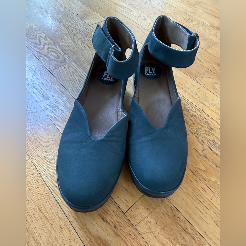 FLY London Teal Closed-Toe Ankle-Strap low platforms- size 38